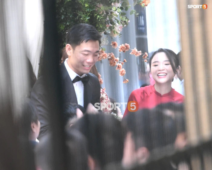 Cả hai rạng rỡ trong buổi lễ. (Ảnh: Sport5)