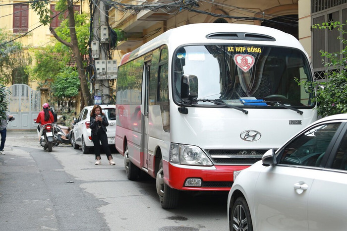 Xe đưa gia đình Xuân Trường từ Tuyên Quang lên Hà Nội