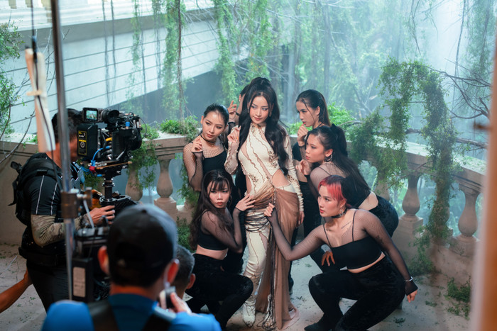 Chi Pu được làm cả một MV OST cho bộ phim.