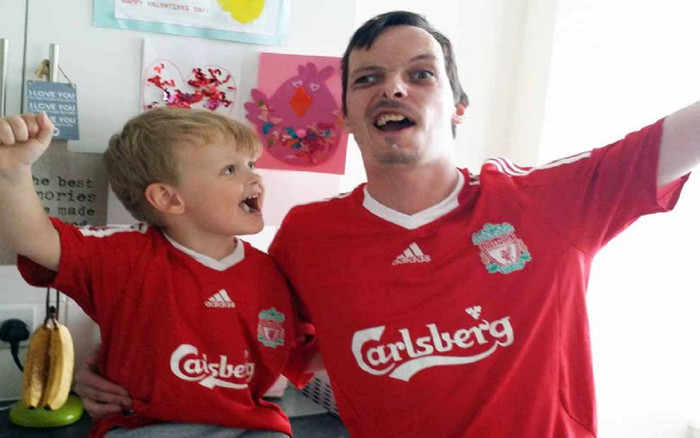 Nhận được điện báo 'anh trai đã chết', người phụ nữ bàng hoàng nhưng không tin và phát hiện gây sững sờ Ảnh 2