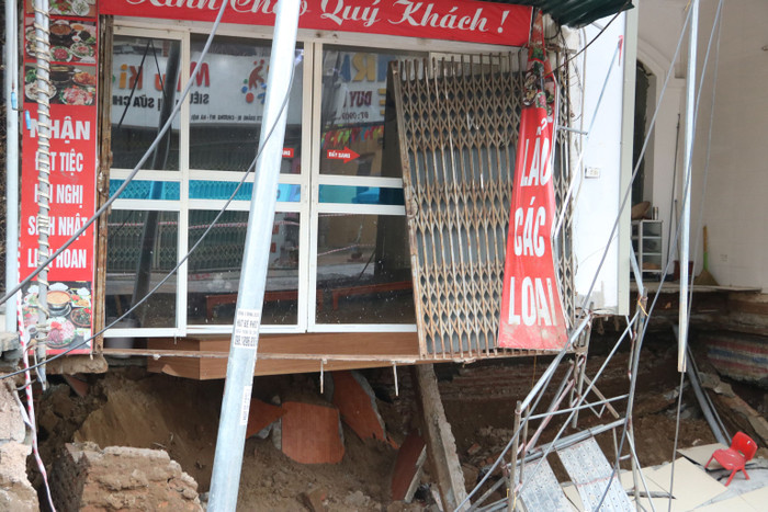 Diện tích sụt lún mở rộng sau trận mưa lớn trên địa bàn trong đêm 8, rạng sáng 9/4.