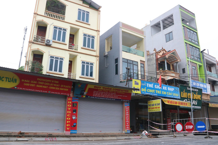 Lực lượng chức năng vẫn phong toả khu vực sụt lún nguy hiểm.