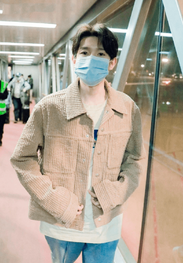 Trạng thái mệt mỏi, 'vừa đi vừa ngủ' của Vương Nguyên khiến fan vô cùng lo lắng Ảnh 4