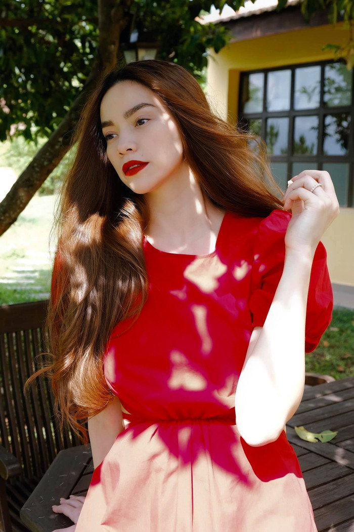 'Tạm cất Lisa - Leon', Hà Hồ khoe nhan sắc không tuổi, bắn ảnh xinh đẹp như nàng thơ Ảnh 2