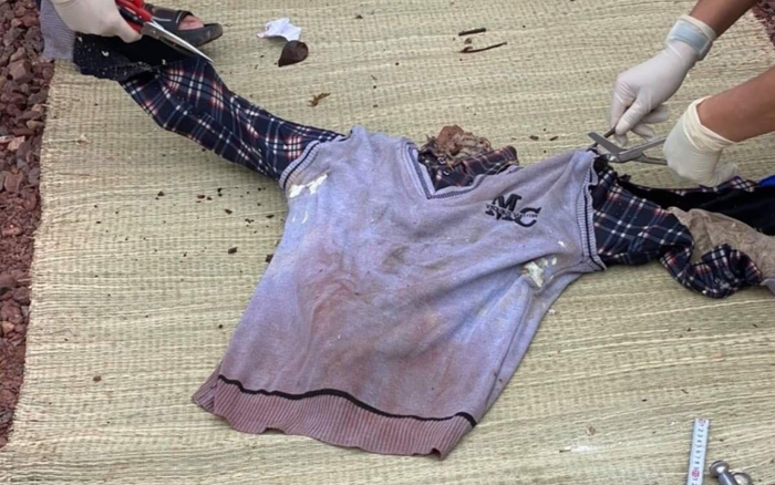 Nghệ An: Phát hiện bộ xương người không nguyên vẹn sau 6 lớp áo Ảnh 2