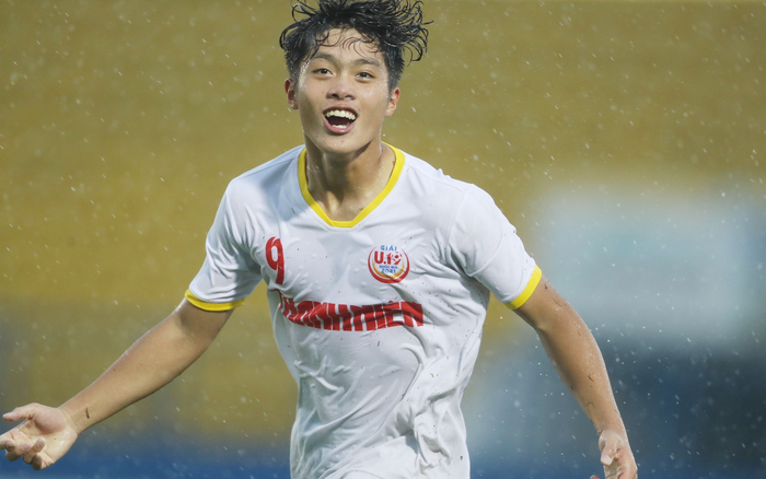 'Vũ khí đặc biệt' phát huy giữa mưa lớn, Học viện NutiFood thắng đẹp U19 Sài Gòn vào bán kết Ảnh 2