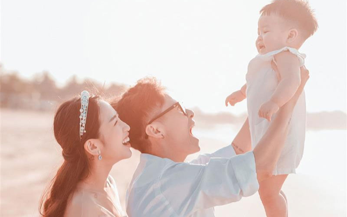 Con gái Minh Nhựa lái siêu xe 7 tỷ chở con đi học, chuẩn 'rich mom' nhà sưu tầm xe Ảnh 2