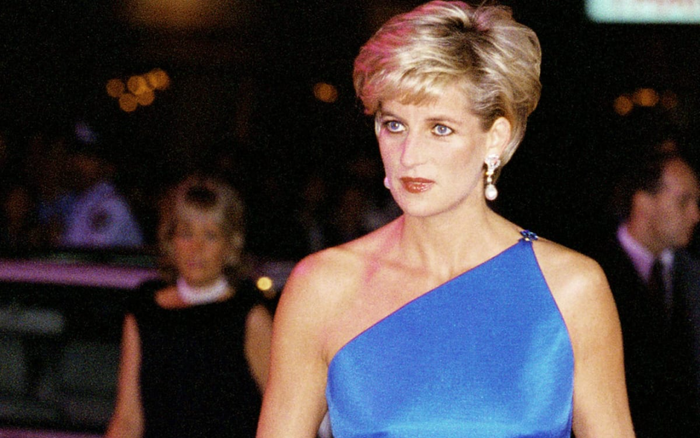 Bí ẩn tủ đồ Hoàng gia: Vì sao Công nương Diana cắt kiểu tóc pixie 'nghịch ngợm'? Ảnh 2
