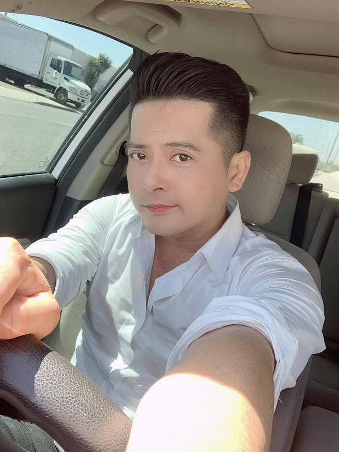 Đến nay, lùm xùm ly hôn của Hoàng Anh với bà xã Việt kiều vẫn chưa có dấu hiệu lắng xuống khi trên trang cá nhân nam diễn viên liên tục ẩn ý chuyện bị vợ cũ chiếm đoạt tiền trợ cấp.