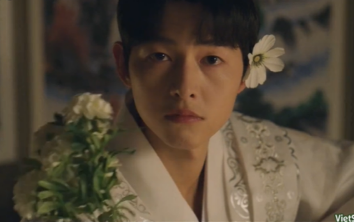 'Vincenzo' tập 15: Song Jong Ki vừa hóa thân thành bà đồng yểu điệu nay lại rơi vào bẫy của Babel Ảnh 2