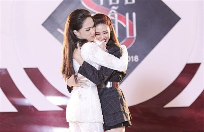 Khánh Vân: 'Tôi đam mê thi sắc đẹp, đầy tự hào khi đại diện Việt Nam tại Miss Universe 2020' Ảnh 11