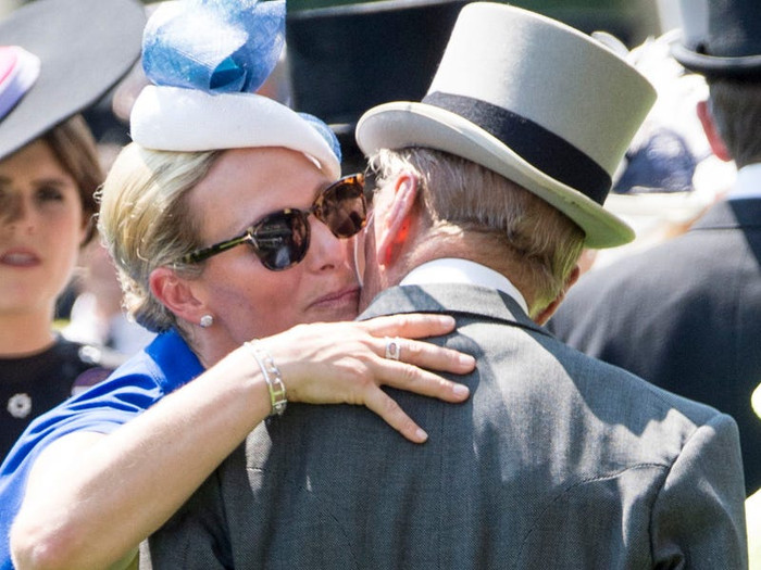 Vào năm 2017, Zara - hiện đã kết hôn với Mike Tindall - đã tham dự Royal Ascot với ông của cô.