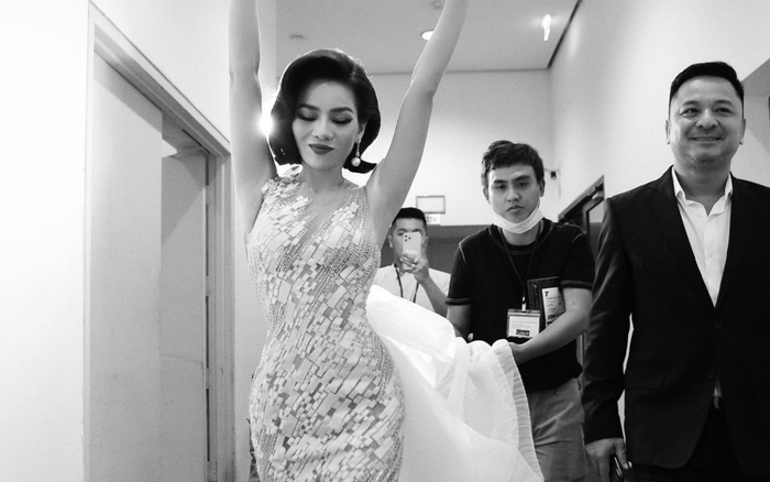 Lệ Quyên thay liên tục 6 bộ váy trong một buổi tối, khoe lưng trần, thềm ngực quyến rũ Ảnh 2