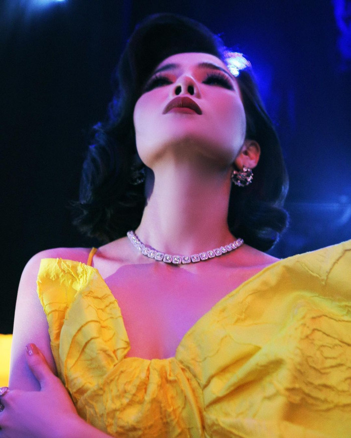 Lệ Quyên thay liên tục 6 bộ váy trong một buổi tối, khoe lưng trần, thềm ngực quyến rũ Ảnh 16