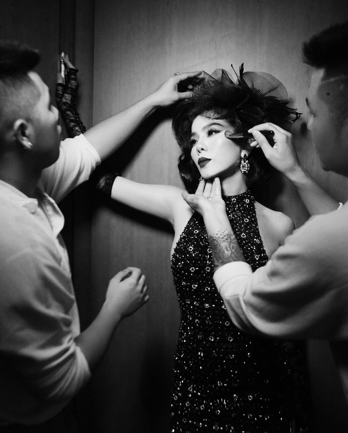 Lệ Quyên thay liên tục 6 bộ váy trong một buổi tối, khoe lưng trần, thềm ngực quyến rũ Ảnh 17