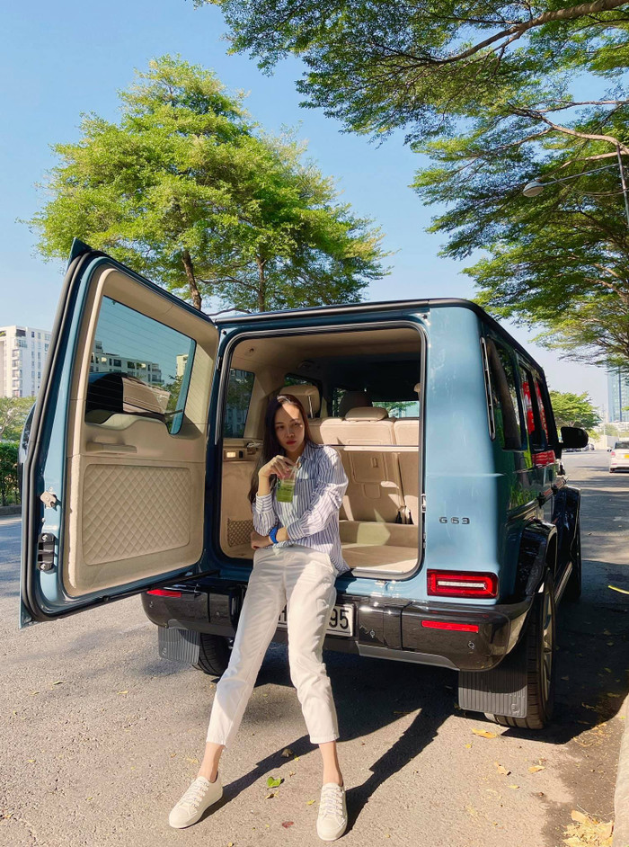 Anh cũng tặng cho bà xã Đàm Thu Trang một chiếc xế hộp có giá trên 10 tỷ đồng và là hàng độc nhất tại Việt Nam.