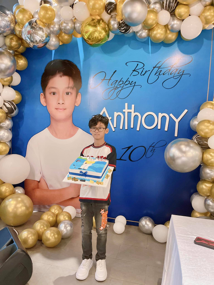 Chồng cũ Lệ Quyên dành những lời chúc sinh nhật sâu lắng cho con trai như sau: “Ba không phải người hoàn hảo nhưng ba yêu con theo cách hoàn hảo nhất”.  