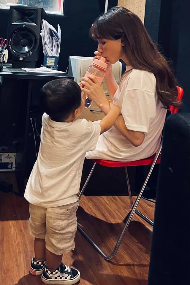 Bé Bo trộm vía cực kỳ mũm mĩm, đáng yêu.