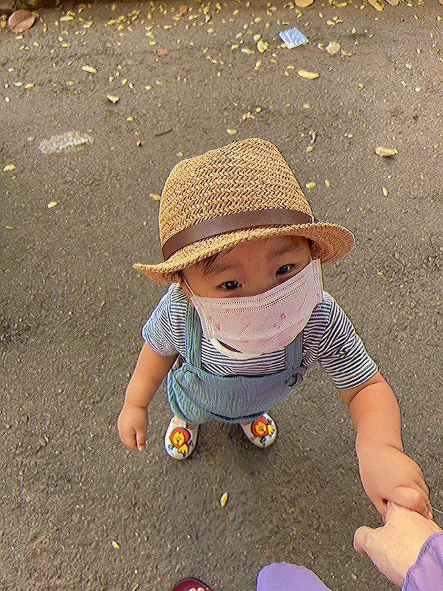 Tuy nhiên, Hòa Minzy vẫn quyết định giữ kín chân dung con trai.