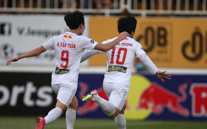 Thắng Nam Định siêu kịch tính, HAGL chạm 1 tay vào tấm vé trụ hạng! Ảnh 2