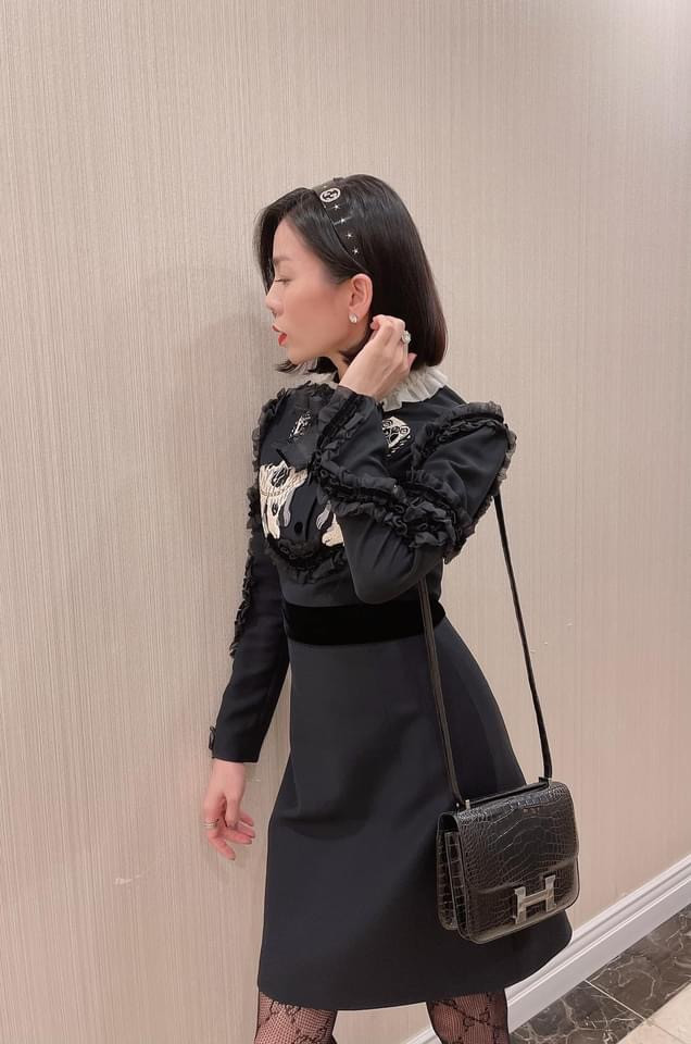 Cô rất yêu thích chiếc túi xa xỉ và tinh tế này