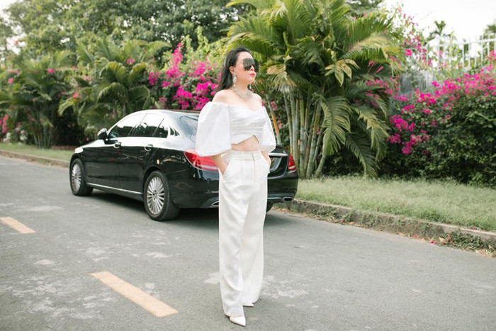 Cô tự tin với vóc dáng ngày càng thon thả với vòng eo 63