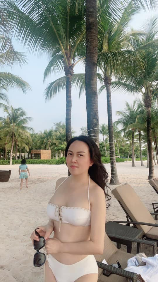 Hậu chia tay, Phượng Chanel liên tục update hình ảnh lên đồ với những items kiệm vải, hợp mùa hè trên trang cá nhân 