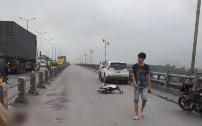 Hà Nội: Bàng hoàng phát hiện nam thanh niên tử vong trên cầu Thanh Trì Ảnh 2