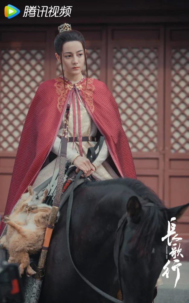 Địch Lệ Nhiệt Ba: 'Tôi không cảm thấy chênh lệch tuổi tác khi đóng cùng Ngô Lỗi' Ảnh 5