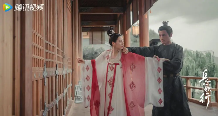 Địch Lệ Nhiệt Ba: 'Tôi không cảm thấy chênh lệch tuổi tác khi đóng cùng Ngô Lỗi' Ảnh 8