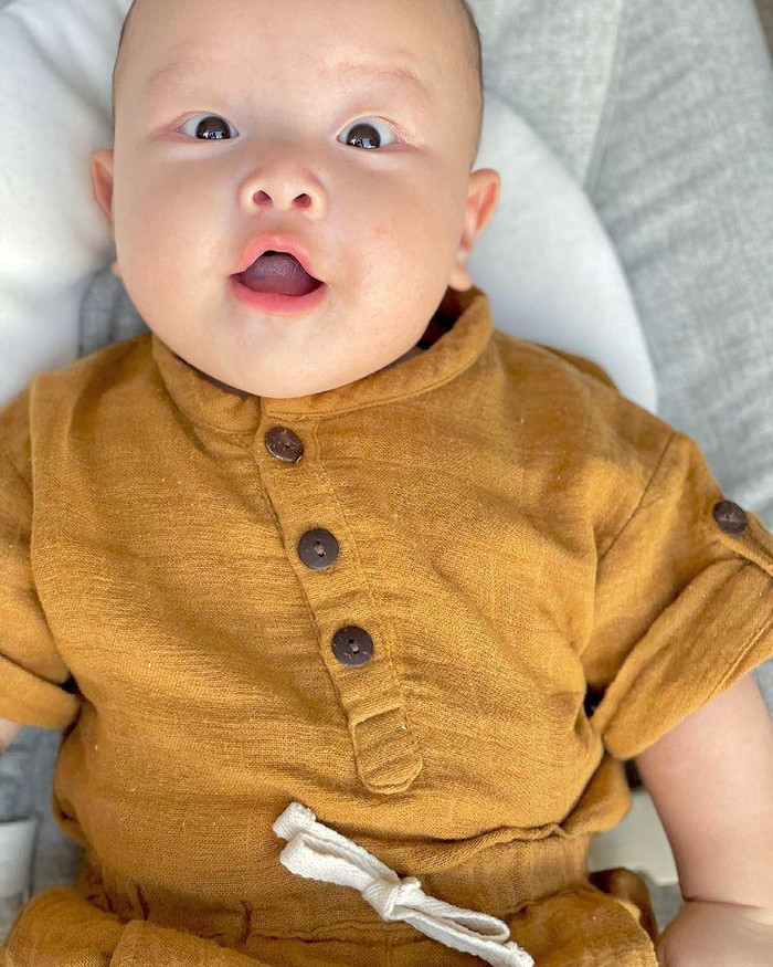 Bé Leon thể hiện nhiều biểu cảm siêu ngộ nghĩnh.