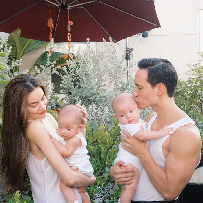 Đây cũng là kiểu đồ rất được Hà Hồ, Kim Lý yêu thích, thường xuyên cho hai bé mặc. 