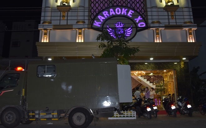 Sau vụ nổ súng khiến 3 người thương vong, quán karaoke bị phát hiện cho khách sử dụng ma tuý Ảnh 2
