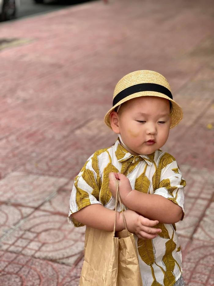 Đáng yêu siêu cấp như quý tử nhà Trà My: Thích làm đủ trò nhưng 'tỏ rõ thái độ' khi chụp hình với mẹ Ảnh 4