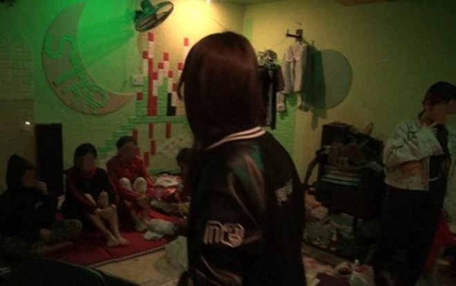 Lời kể của các thiếu nữ bị bắt nhốt, ép bán dâm trong quán karaoke: Bị đánh đập, chích điện nếu chống đối Ảnh 2