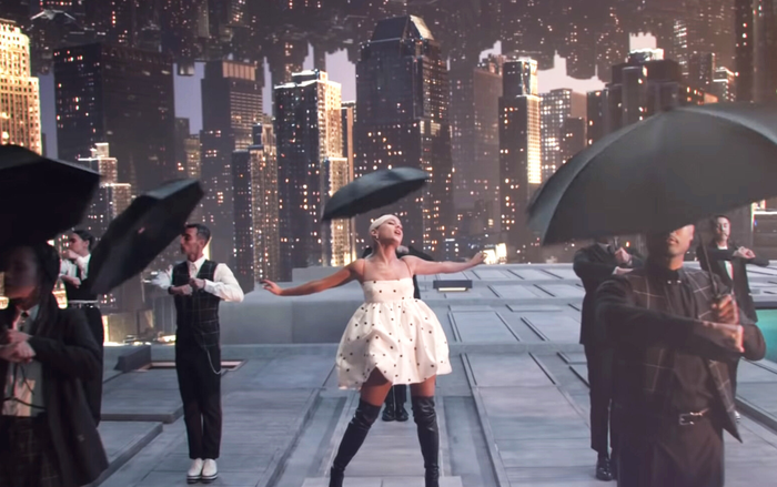 Ca khúc solo đầu tiên của 'tiểu Diva' Ariana Grande cán mốc tỷ view trên Youtube Ảnh 2