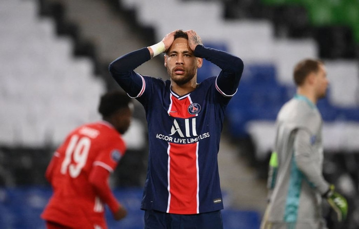 Neymar có một ngày thi đấu kém duyên khi bị xà ngang và cột dọc từ chối bàn thắng.