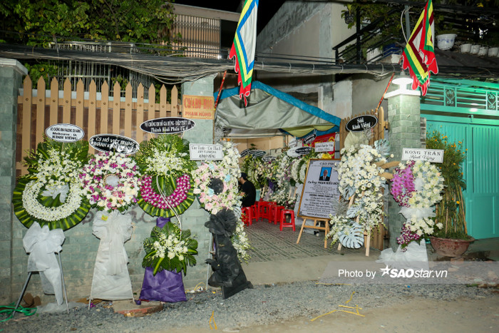 Rạng sáng ngày 13/4, thông tin nghệ sĩ Đức Lang - bố nam diễn viên Hiếu Hiền và chồng của cố nghệ sĩ Kim Ngọc qua đời sau một quãng thời gian dài chống chọi với bệnh tật đã khiến khán giả bàng hoàng.