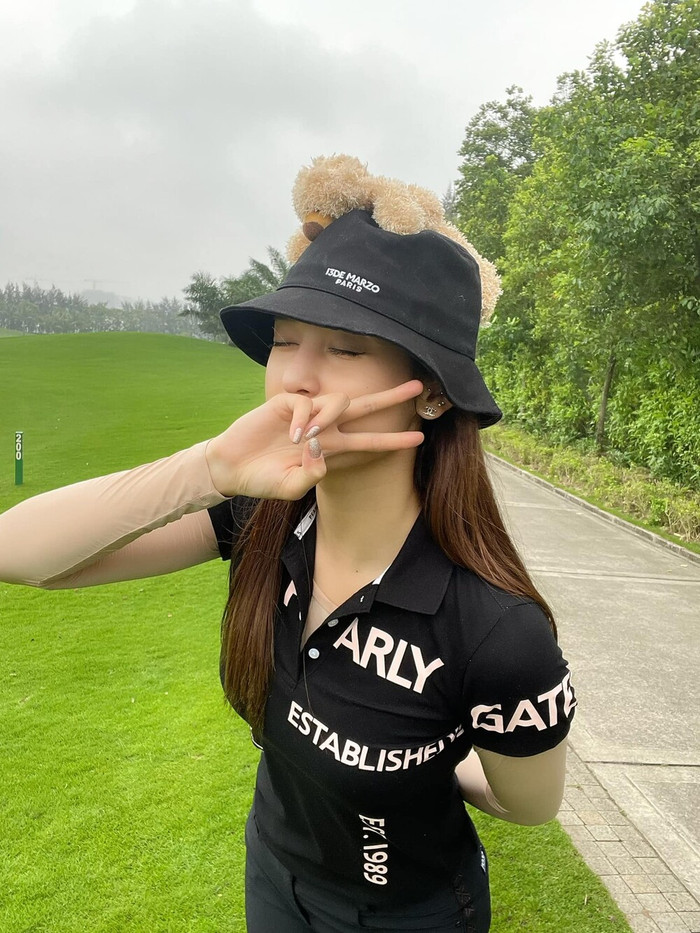 Á hậu Huyền My mê mẩn với kiểu trang phục có gắn mấy chú gấu trong thời gian gần đây