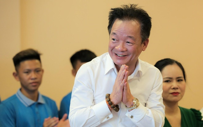 Bầu Hiển có nhiều Cúp với Hà Nội FC nhưng bị phản ứng chuyện 'một ông chủ liên quan nhiều đội bóng'. Ảnh: Hà Nội FC