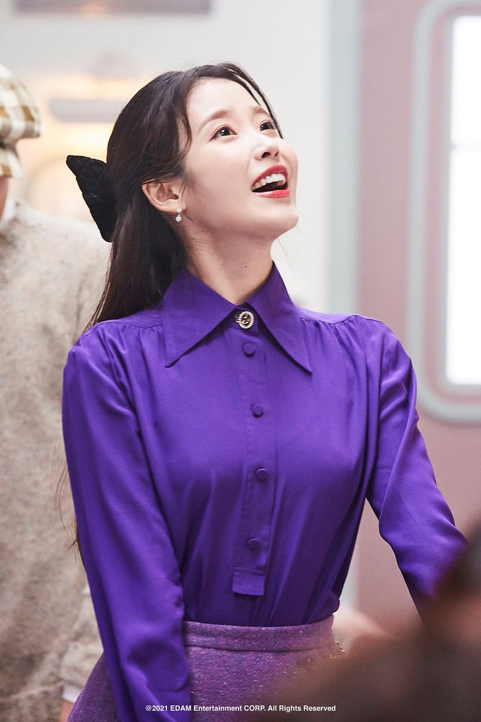 IU cùng album LILAC có phần giảm phong độ.