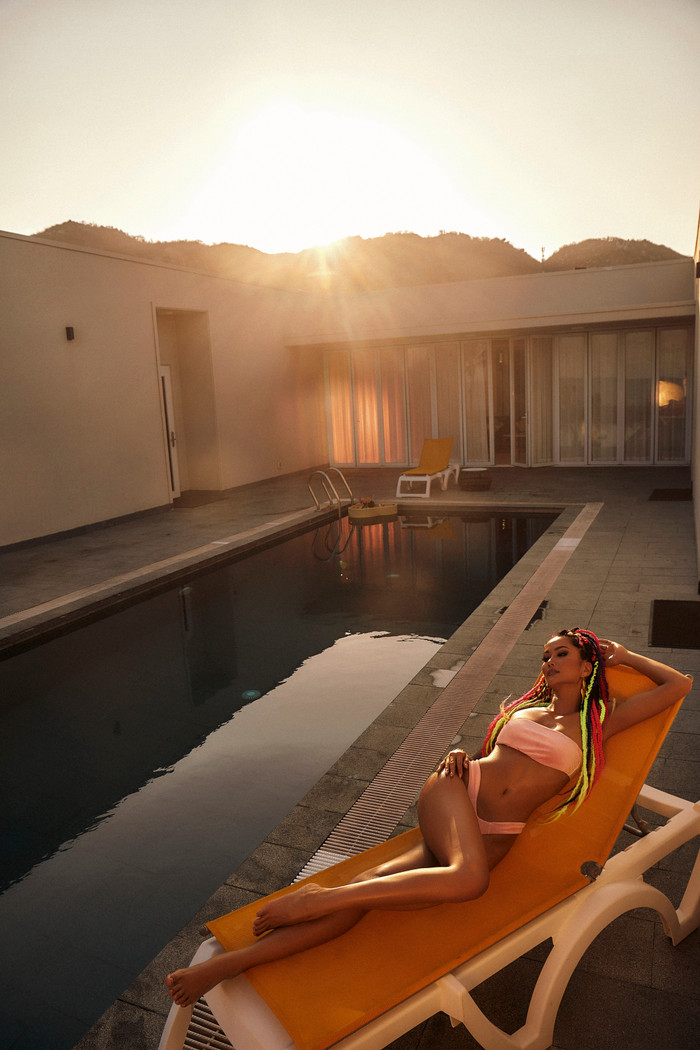 H'Hen Niê chào hè bằng bộ ảnh bikini khoe đường cong quyến rũ Ảnh 6