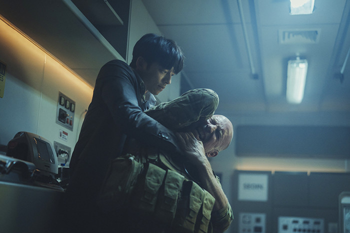 'Seobok' của Gong Yoo - Park Bo Gum: 20 năm kinh nghiệm đàn anh nâng đỡ cho 10 năm diễn xuất đàn em Ảnh 12