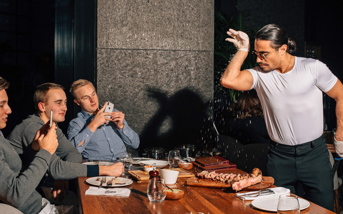 Salt Bae, 'thánh rắc muối' nổi đình đám MXH bị kiện 5 triệu USD vì lý do bất ngờ Ảnh 2