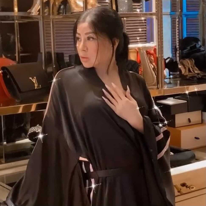 Lộ chân dung mẹ rich kid 'chi 100 triệu để ngồi kế Ngọc Trinh', dân mạng trầm trồ vì độ sang chảnh Ảnh 6