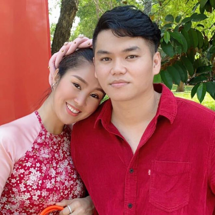 Trung Kiên luôn san sẻ với Lê Phương từ việc chăm sóc con đến chuyện dọn dẹp, nhà cửa, bếp núc. Anh còn tạo mọi điều kiện để cô theo đuổi đam mê diễn xuất.