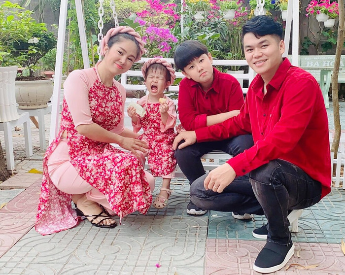 Không chỉ luôn dành tình cảm trân trọng Lê Phương mà Trung Kiên còn yêu thương bé Cà Pháo - con trai riêng của Lê Phương như con ruột của mình.