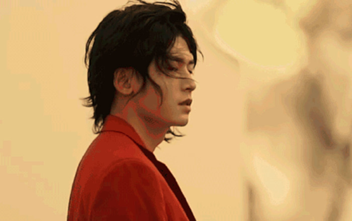 Trương Triết Hạn trên tạp chí OK!: Đẹp trai ngời ngời dù chỉ đi nhặt rác Ảnh 2