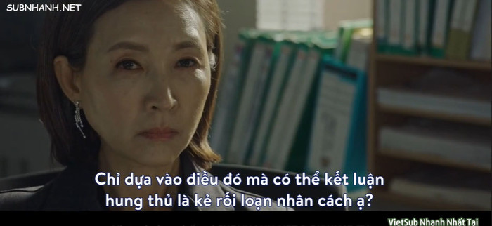 Choi Young Shin lặng lẽ quan sát thái độ của Jung Ba Reum.