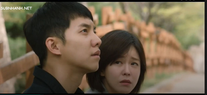 Phóng viên Choi nhìn Jung Ba Reum nhưng lại ra hình ảnh của Sung Yo Han.